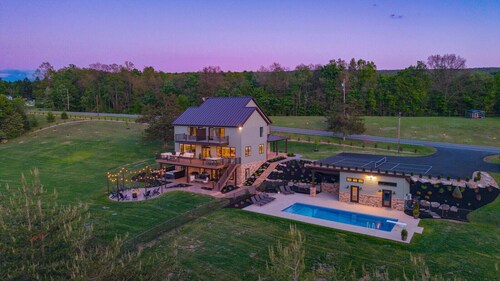 Laurel Run Lodge - Heated Pool | Hot Tub | Game Room | Perry County