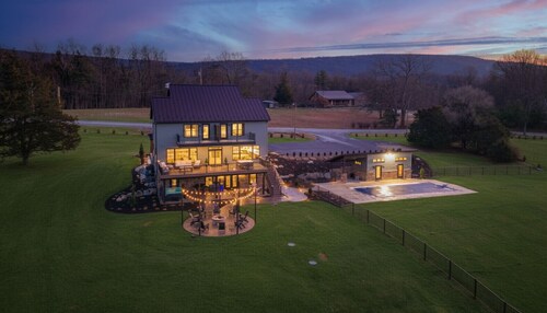 Laurel Run Lodge - Heated Pool | Hot Tub | Game Room | Perry County