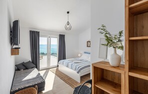 6 bedrooms, travel cot, free WiFi - Pet friendly home in Ravni with sauna (Ravni)