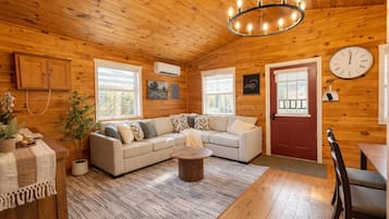 TV, lettore DVD, libri, videoteca