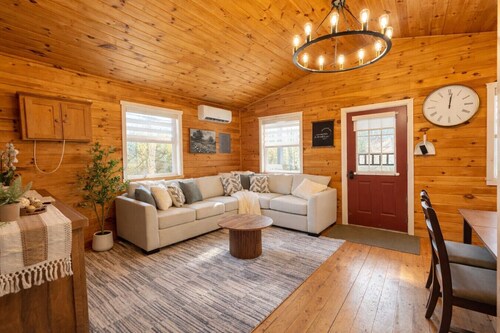 Bittergoose Cabin with Private Hot Tub, 2 Bedrooms - Near Raystown Lake