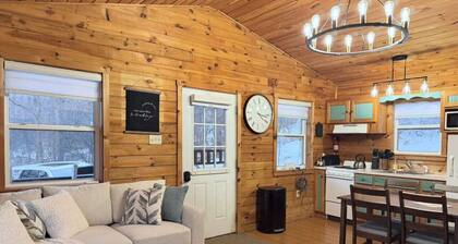 Bittergoose Cabin with Private Hot Tub, 2 Bedrooms - Near Raystown Lake
