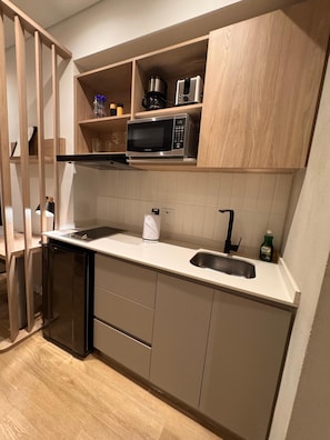 Private kitchen - Cozy 1-Bedroom Studio in marvelous Medellín with AC and Gym (Medellín)