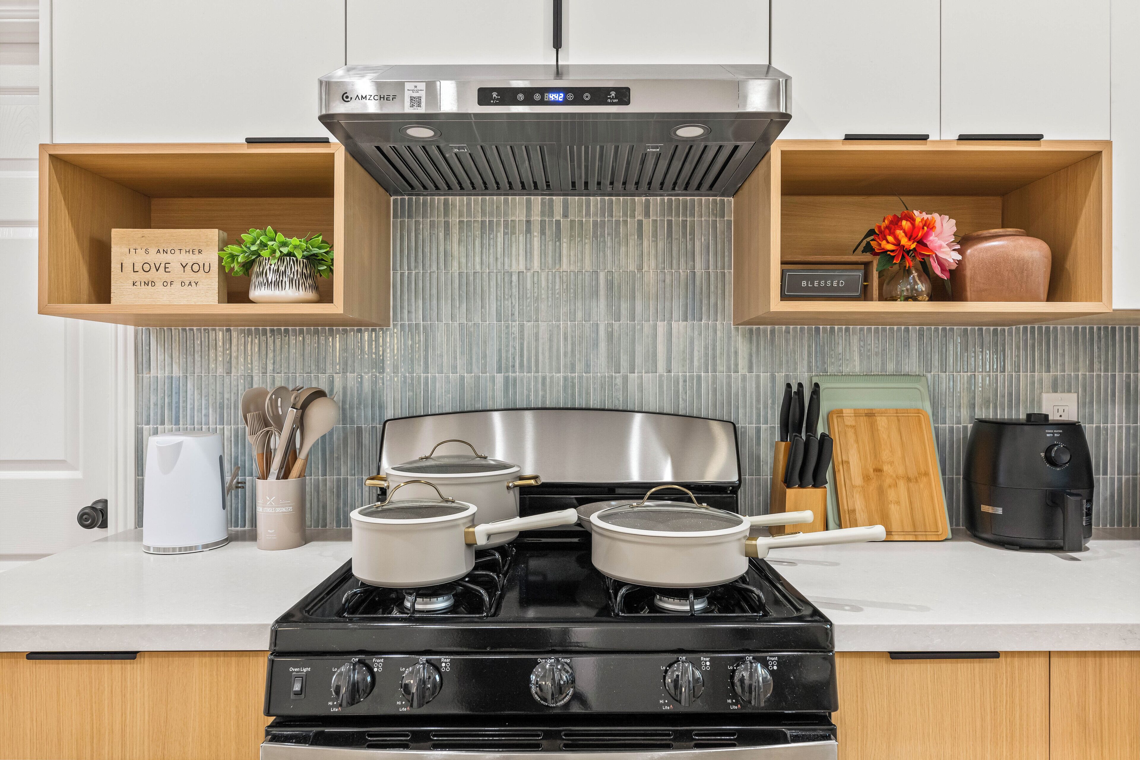 Microondas, horno, placa de cocina, lavavajillas