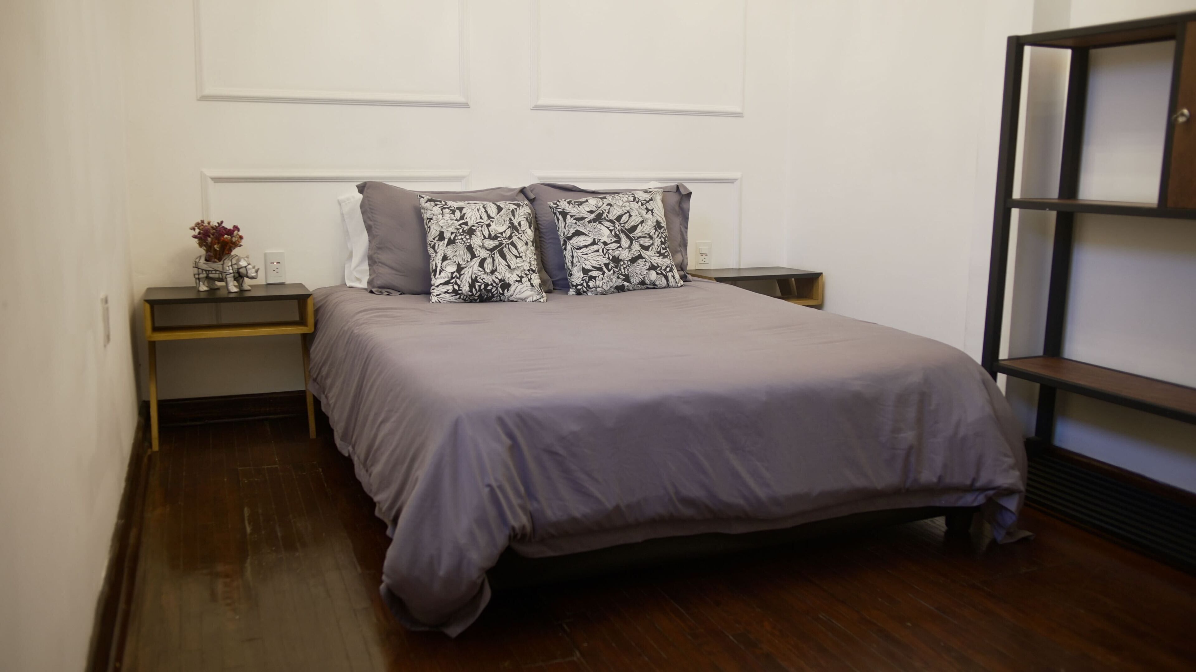 5 bedrooms, iron/ironing board, WiFi, bed sheets