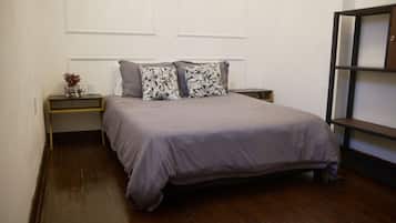 5 bedrooms, iron/ironing board, WiFi, bed sheets