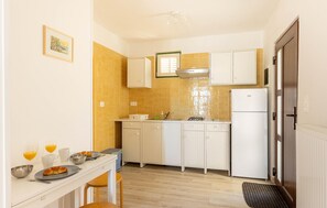 Fridge, stovetop, cookware/dishes/utensils - Beautiful apartment in Veli Losinj (Veli Losinj)