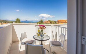 Outdoor dining - Amazing apartment in Veli Losinj (Veli Losinj)