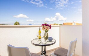 Outdoor dining - Stunning apartment in Veli Losinj (Veli Losinj)
