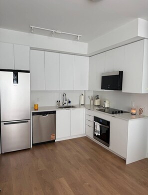 Fridge, microwave, oven, stovetop