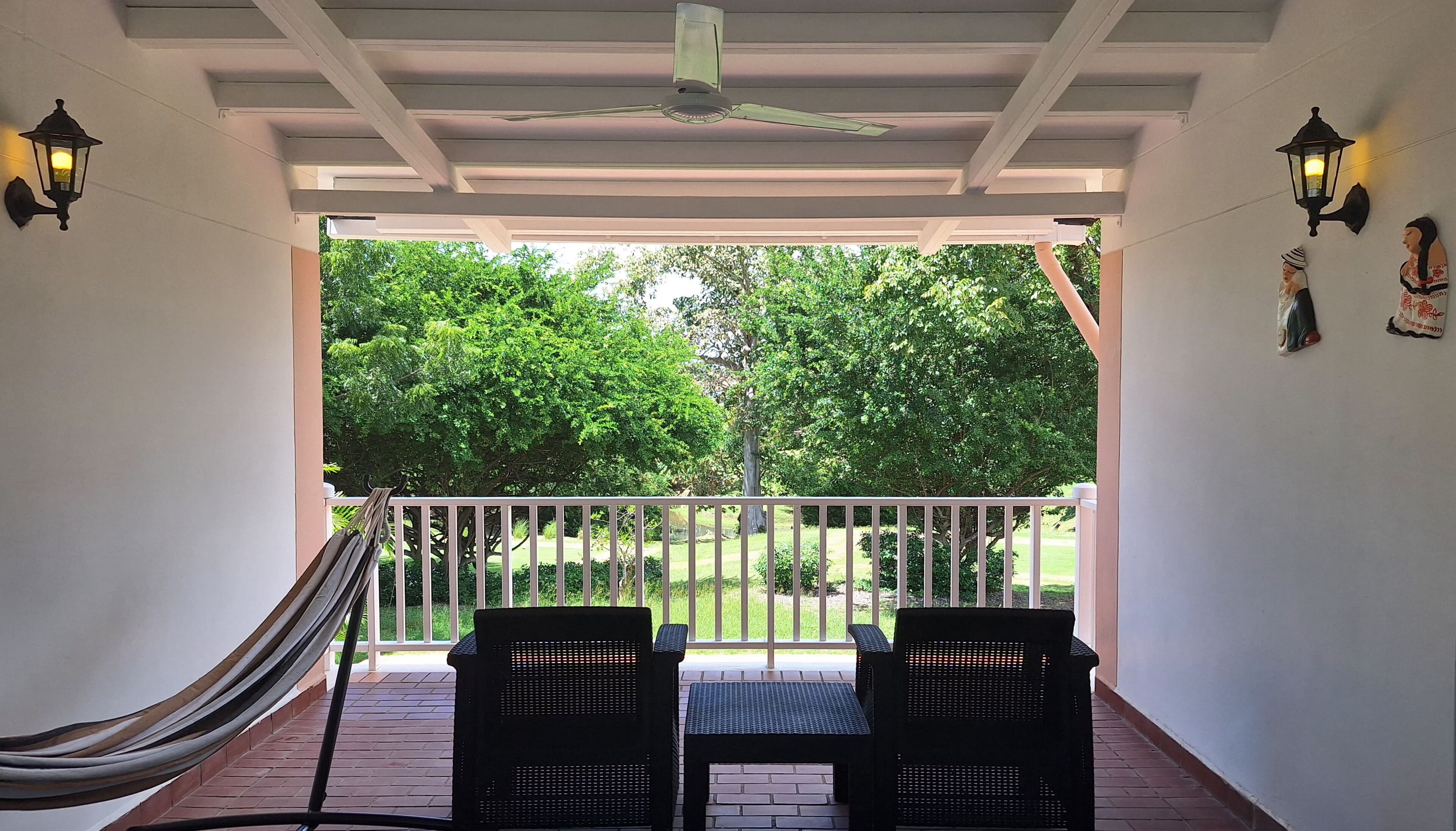 Villa de lujo, vista parcial al lago | Terraza o patio