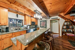 Fridge, microwave, oven, stovetop - Sonoma Renovated Log Cabin 3BR 2.5BA, Spa, Sauna (South Lake Tahoe)
