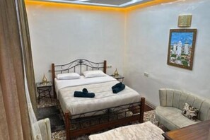 Iron/ironing board, Internet, bed sheets - Apartment Dar LALA 1 - Your warm cocoon in the heart of Fez (Fès el bali)