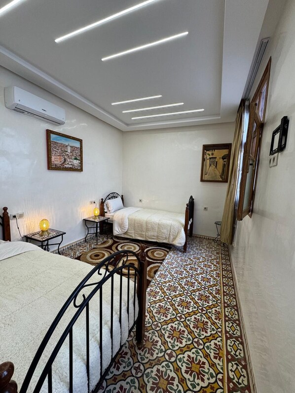 Iron/ironing board, Internet, bed sheets - Apartment Dar LALA 1 - Your warm cocoon in the heart of Fez (Fès el bali)