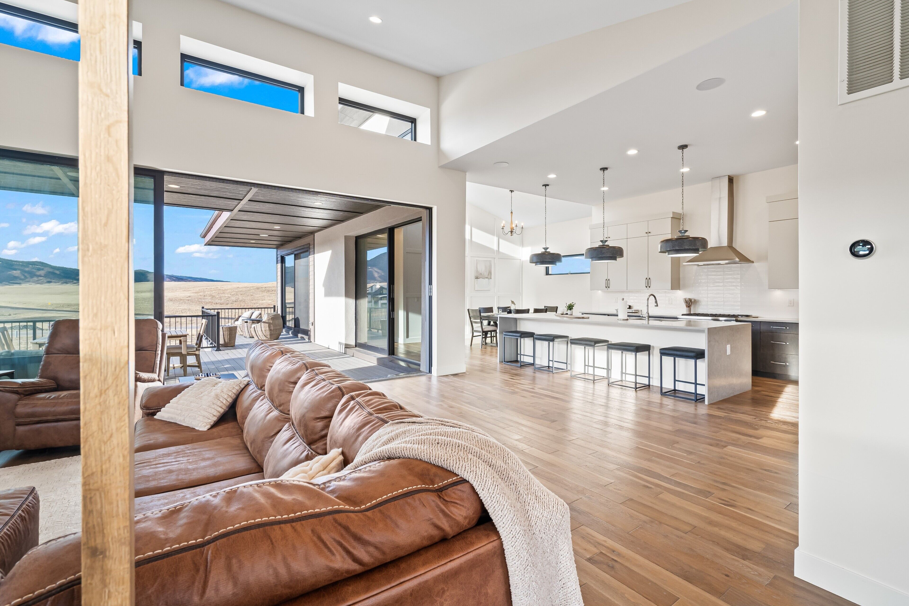 Televisión y chimenea 