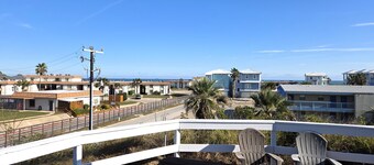 BSI 113--Studio Sleeps 2, Full Kitchen, Pool, Walk to Beach,Nice Views, Dogs OK!