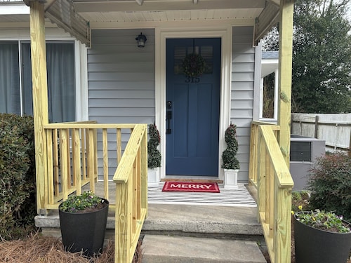 MinsDwntwn, Arena, Vista, USC 2 beds, 1 bath private parking, pets West Columbia