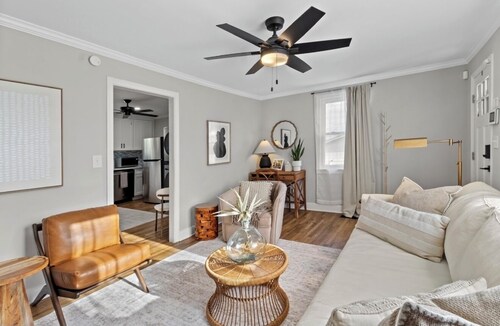 MinsDwntwn, Arena, Vista, USC 2 beds, 1 bath private parking, pets West Columbia