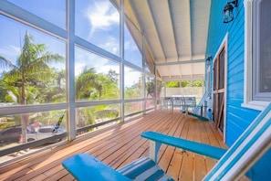 Terrace/patio - Beautiful West Bay Beach large 4 br with pool. (West Bay)