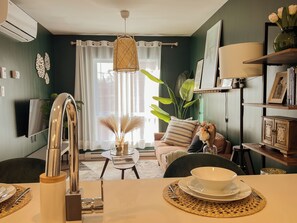 Smart TV - Charming Montréal Stay | Unit 205 (Montréal)