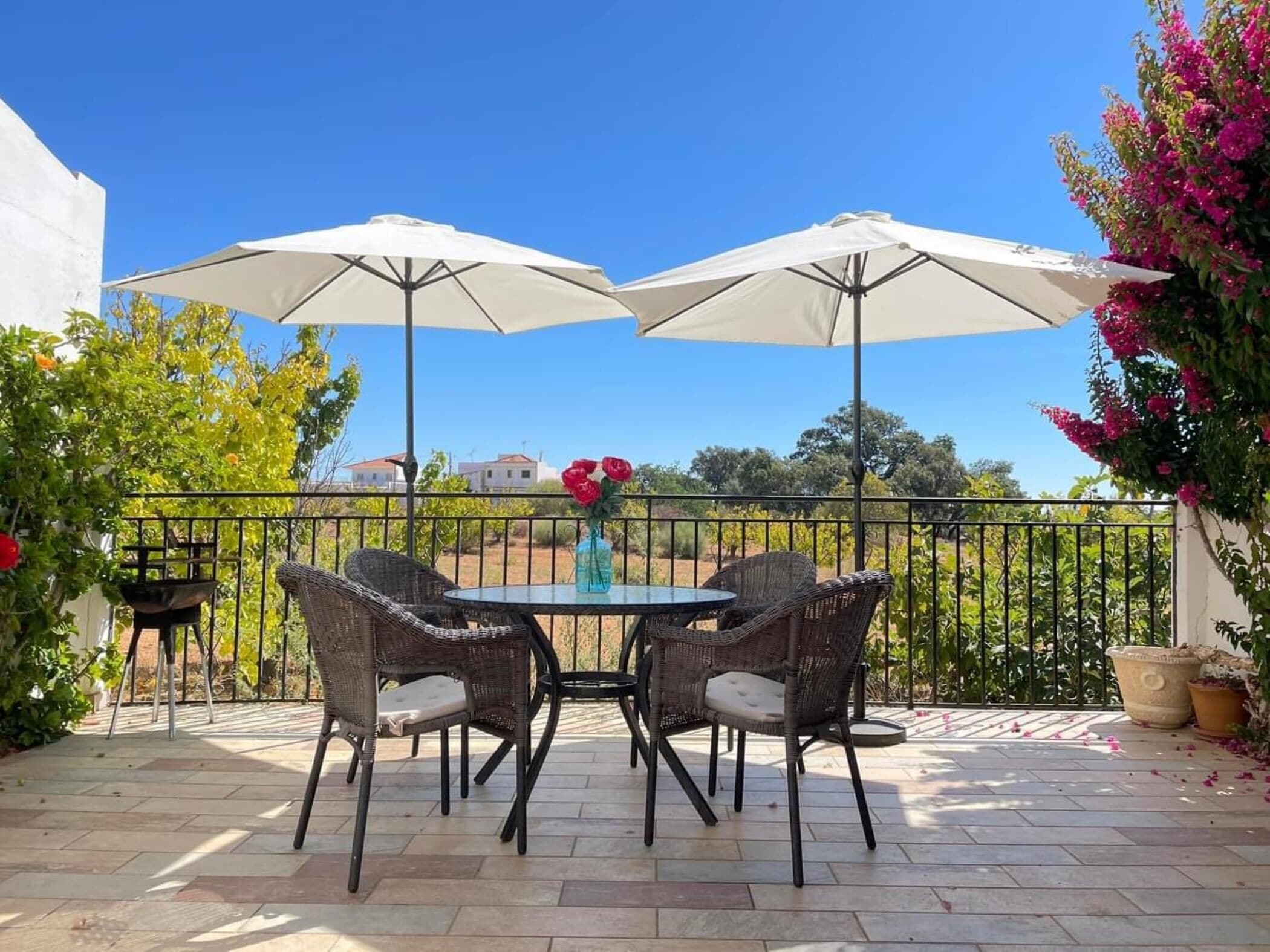 屋外ダイニングエリア