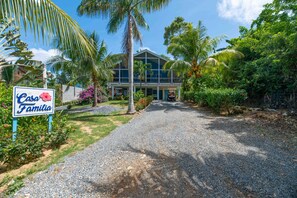 Exterior - Villa w/pool - 5 min walk to West Bay beach (West Bay)