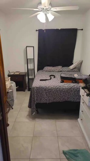 2 makuuhuonetta, silitysrauta/-lauta, Wi-Fi, vuodevaatteet