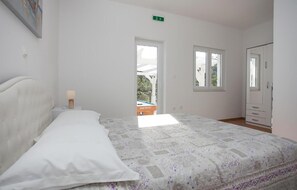 2 bedrooms, in-room safe, iron/ironing board, travel crib
