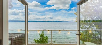 Luxurious home with private beach access, wood burning fire place, dog-friendly