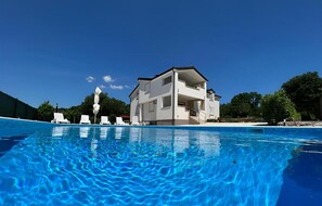 Pool - Amazing home in Cista Provo (Cista Provo)