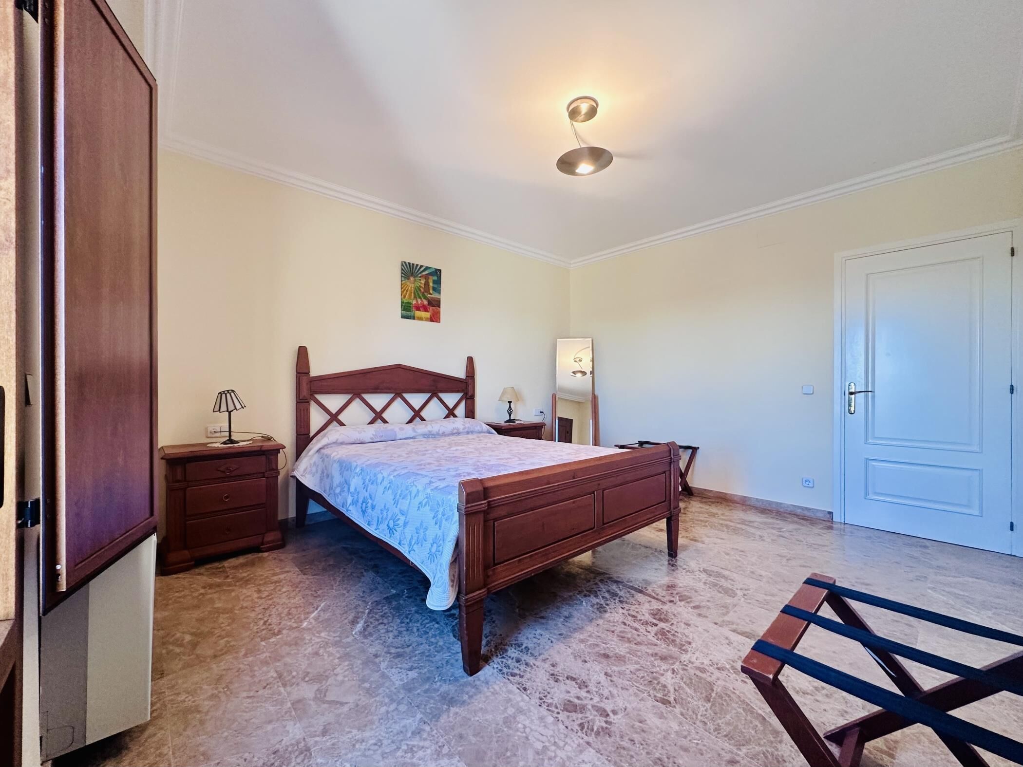 Iron/ironing board, Internet, bed sheets