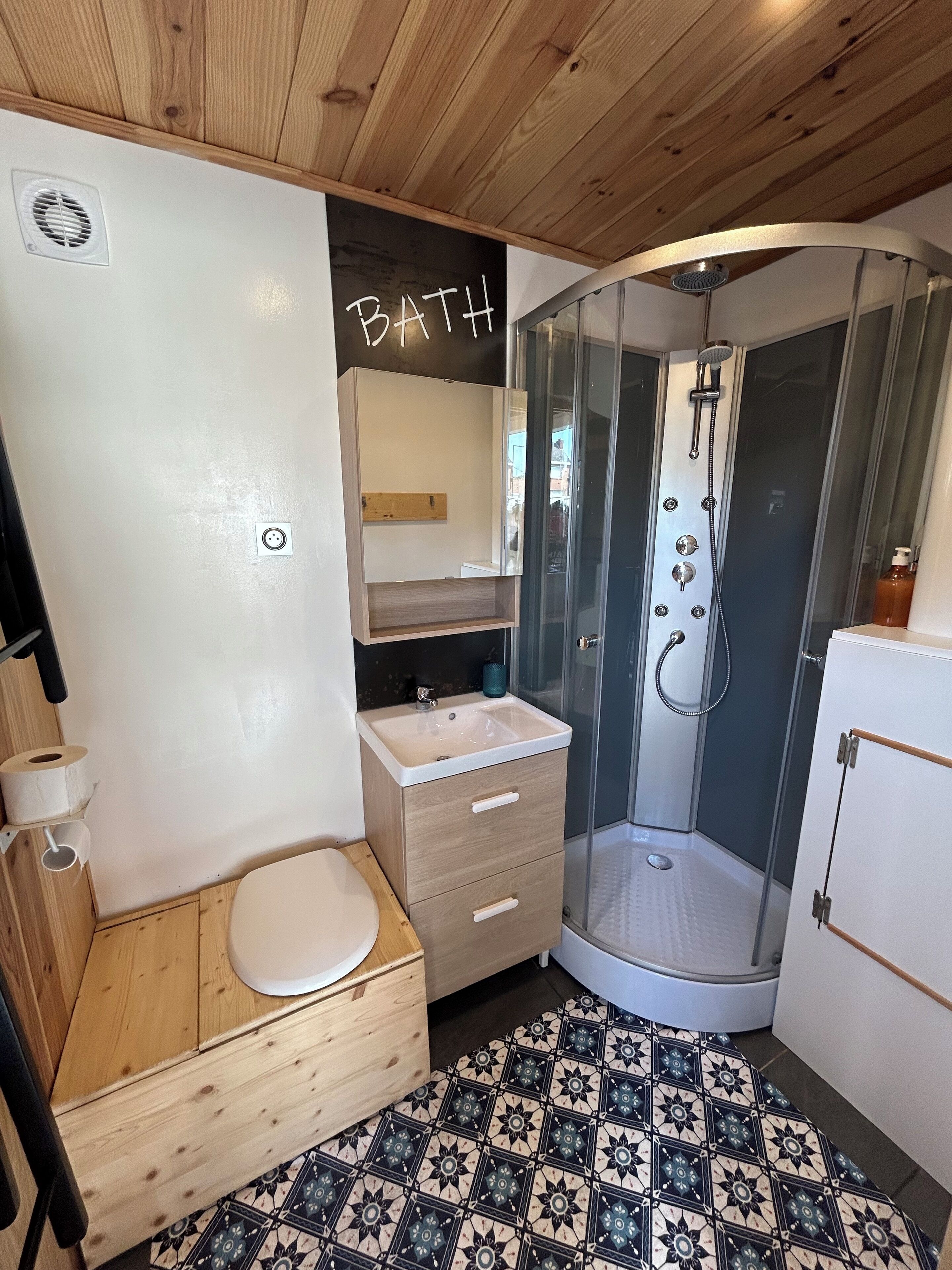 Dusche, Handtücher, Seife, Toilettenpapier