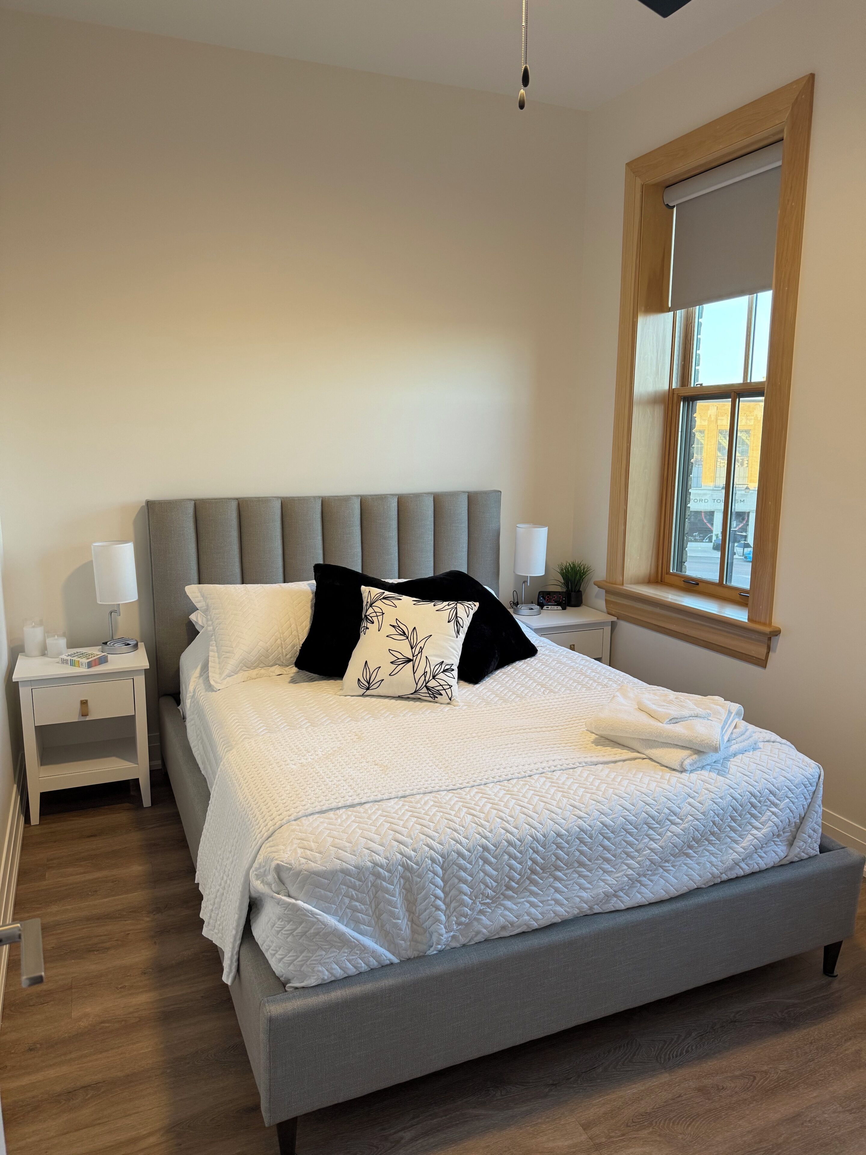 2 habitaciones, tabla de planchar con plancha y wifi gratis 