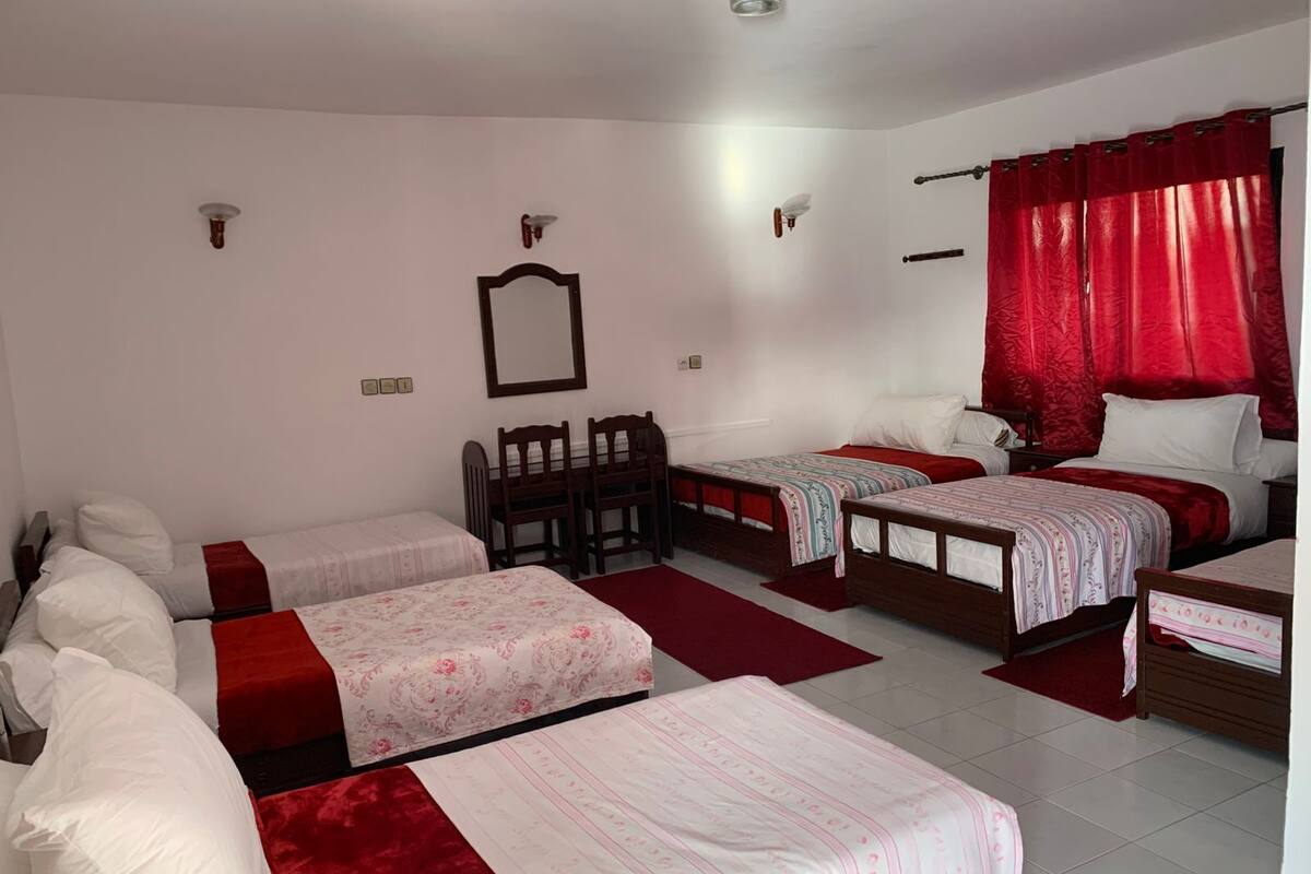 Phòng 3, nhiều giường, quang cảnh hồ bơi
