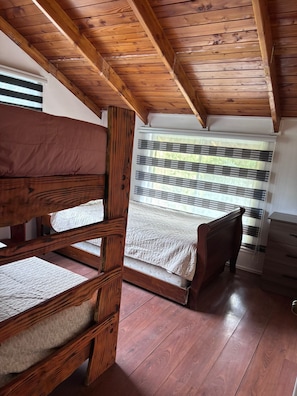 5 bedrooms, Internet, bed sheets - Large family home. Enjoy a spacious and fully equipped family home. (Araucanía)