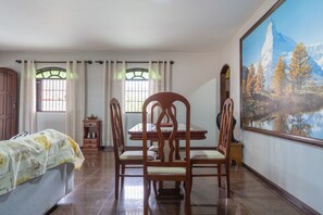 House - Casa Pet Friendly c Churrasqueira a 120m da Praia (Sao Pedro da Aldeia)