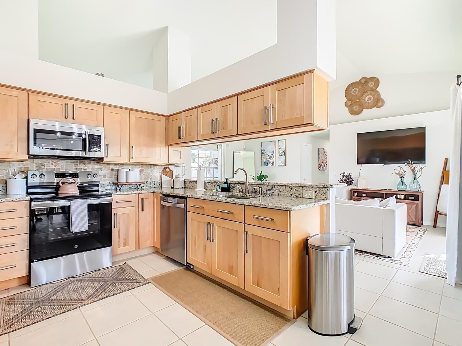 Køleskab, mikrobølgeovn, ovn, kogeplade