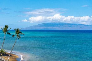 Beach - 2 Kings | Top Floor Oceanfront | Big Lanai | Views from the Top (Lahaina)
