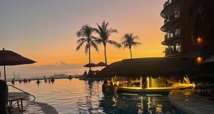 Beautiful Ocean view 2 BD Condo