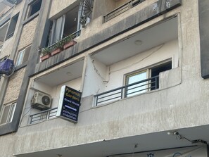 Front of property - Pyramids gardens Guest House (Giza)