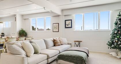 Hosts on the Coast The Whitianga Loft