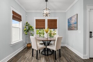 Dining - Chalet Côtier: Pet Friendly, West-End Beach Escape (Panama City Beach)