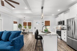 Interior - Chalet Côtier: Pet Friendly, West-End Beach Escape (Panama City Beach)