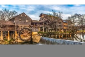 3 bedrooms - Black Bear Bungalow by Beyond Expectations (Gatlinburg)