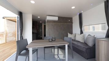 Mobile Home | Living room