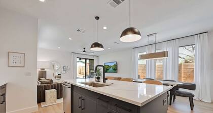 East Austin 5BR w Private Pool, Rooftop & Views!