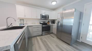 Coffee/tea maker, fridge, microwave, oven