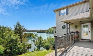 House | 4 bedrooms - Lighthouse Lookout by Beyond Expectations w Dock (Sevierville)