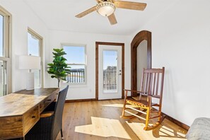 House | 4 bedrooms - Lighthouse Lookout by Beyond Expectations w Dock (Sevierville)