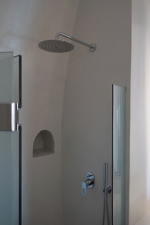 Shower, jetted bath, eco-friendly toiletries, hair dryer